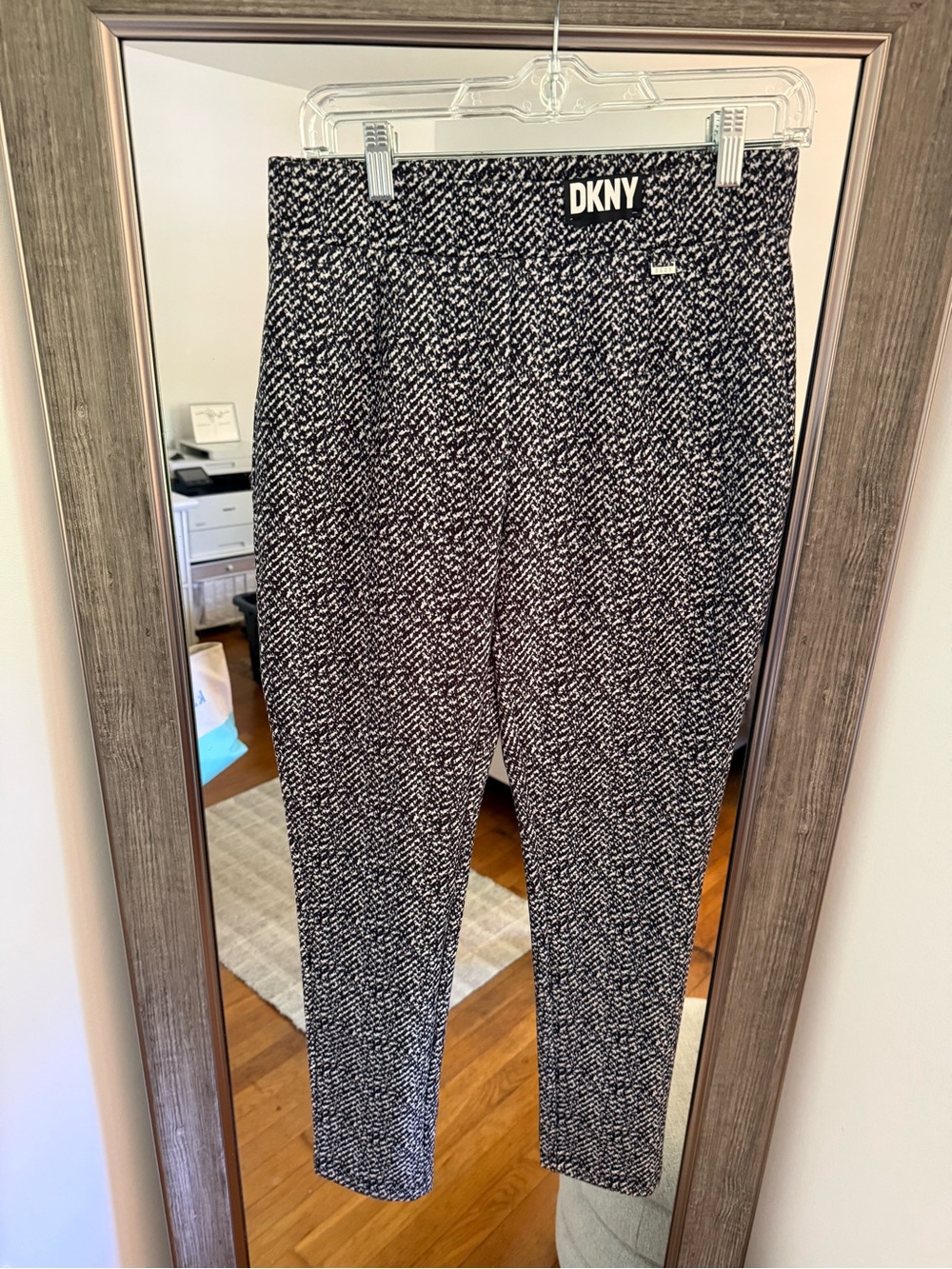 DKNY straight leg pants size small